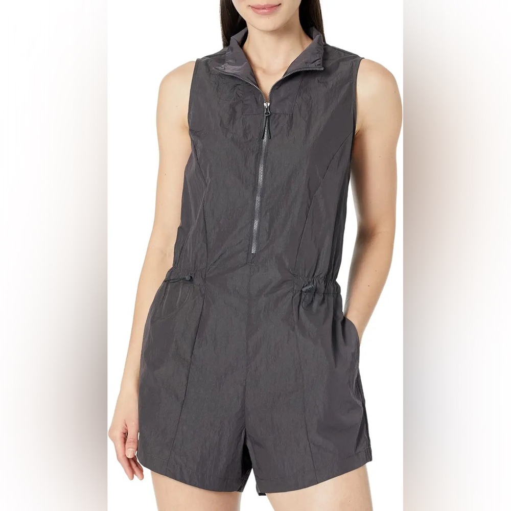 NEW Saucony Womens Unwind Romper Crinkle Woven Zip Up Sleeveless Basalt